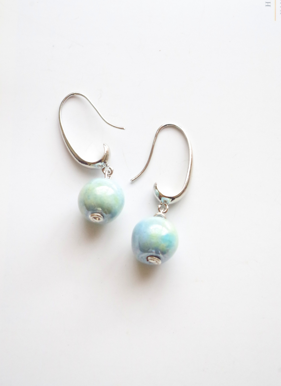 ミントさま専用 フックピアス〈華・胡粉グラデ&Stone〉 8-1_900x.png?v=1725336775