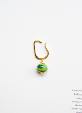 イヤーカフ（タイガー柄／アップル×グリーンMIX)