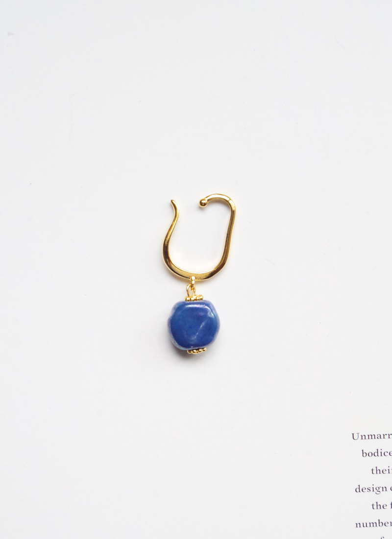 イヤーカフ（パール・ブルー)