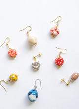 プチラウンドピアス（キリン柄・ロッソオレンジ＆クリーム）