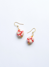 プチラウンドピアス（キリン柄・ロッソオレンジ＆クリーム）