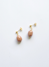 Pettit Charlstoneピアス（パール・シナモン)
