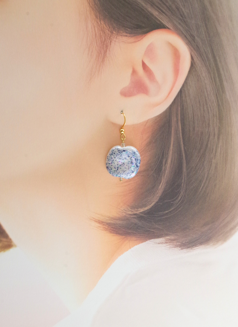 PITAPATピアス（スプラッシュ模様・パール・ホワイト＆ブルー)