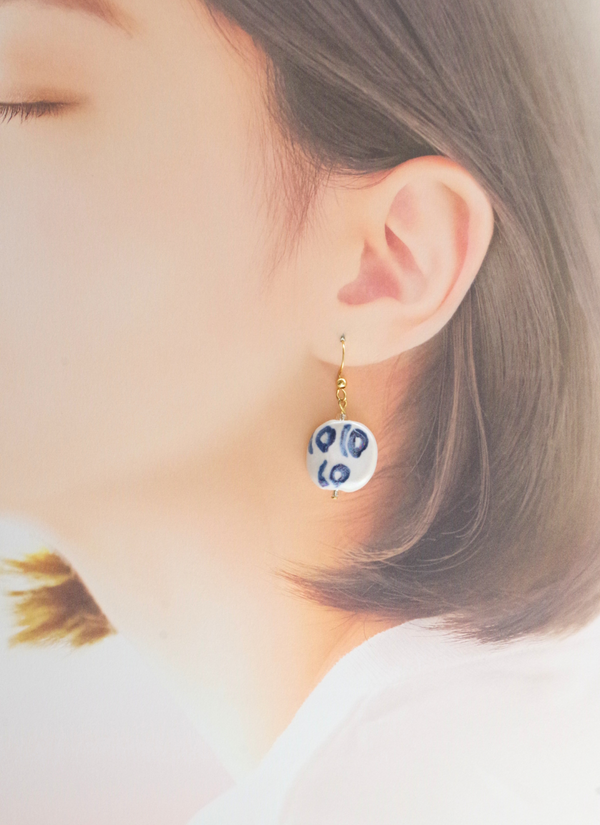 PITAPATピアス（ヒョウ柄・パール・ホワイト＆ブルー)