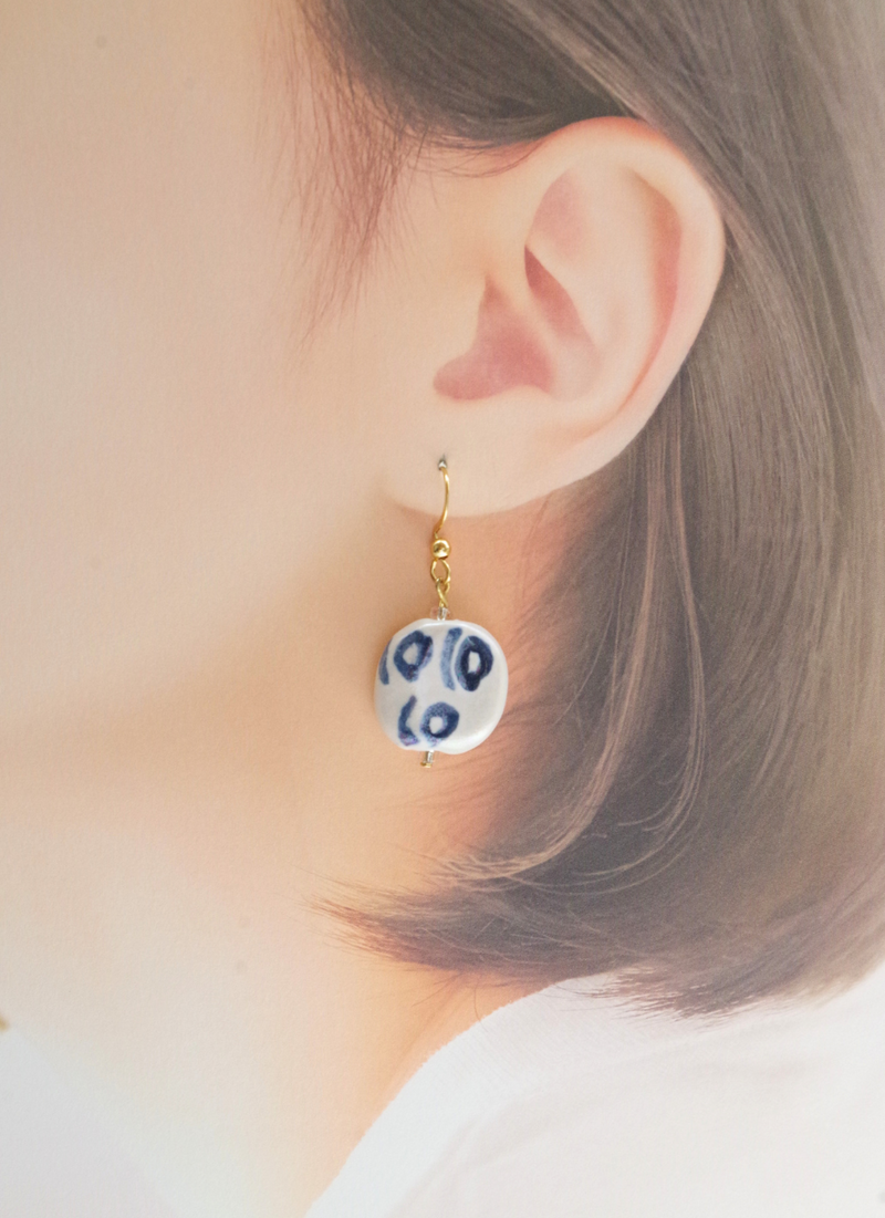PITAPATピアス（ヒョウ柄・パール・ホワイト＆ブルー)