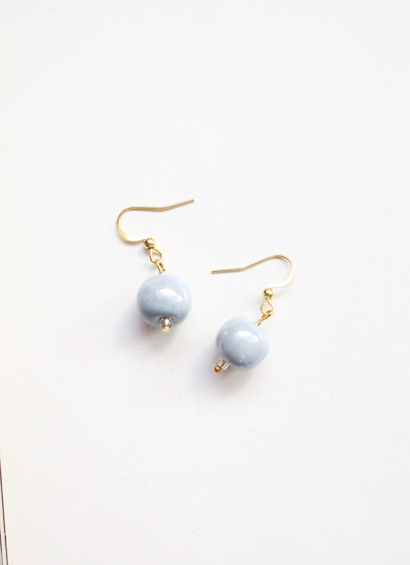 MINI TANGOピアス（パール・ライトブルー)