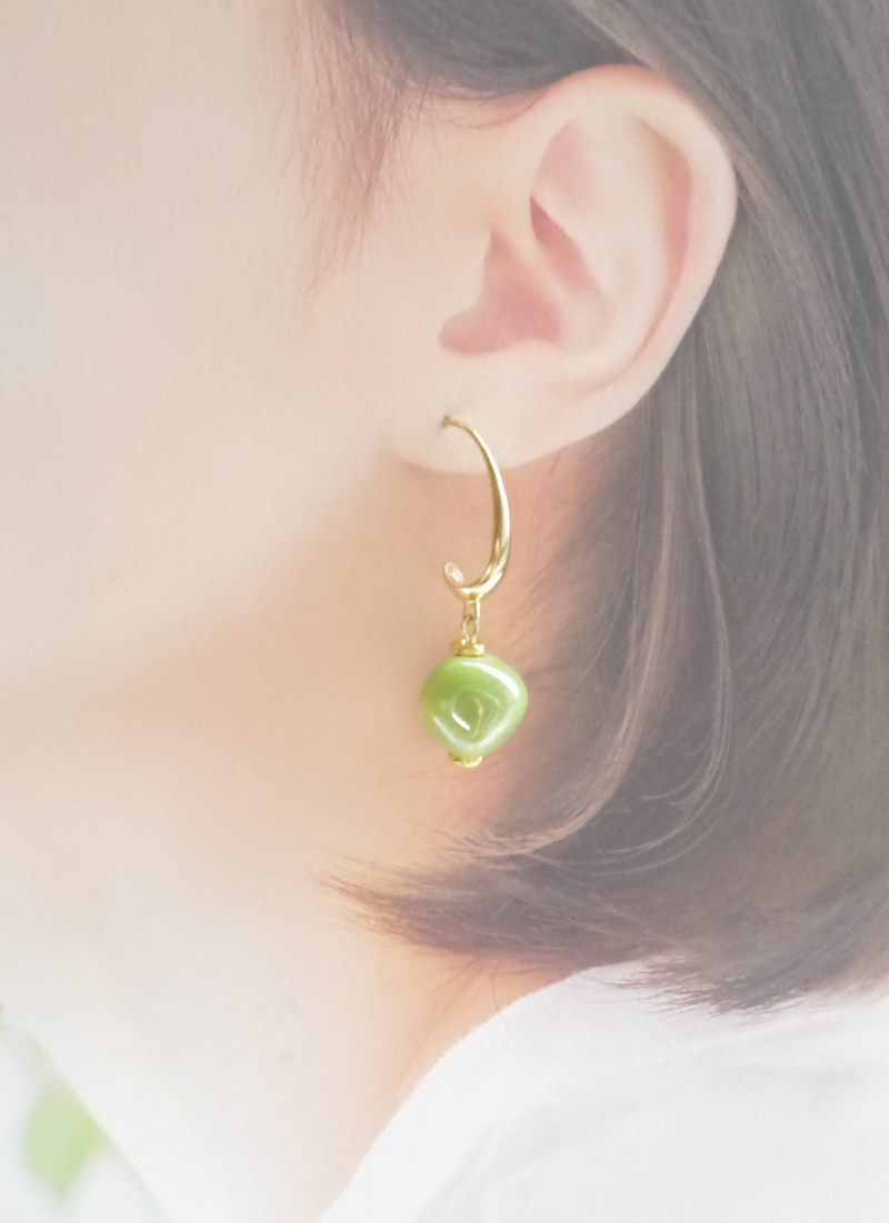 デザインフックピアス（パール・アップル)