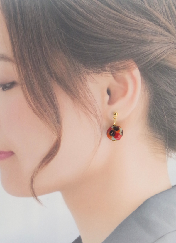 プチラウンドピアス（オレンジMIX)