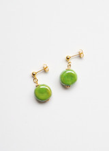 プチラウンドピアス（パール・アップル)