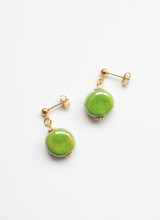 プチラウンドピアス（パール・アップル)