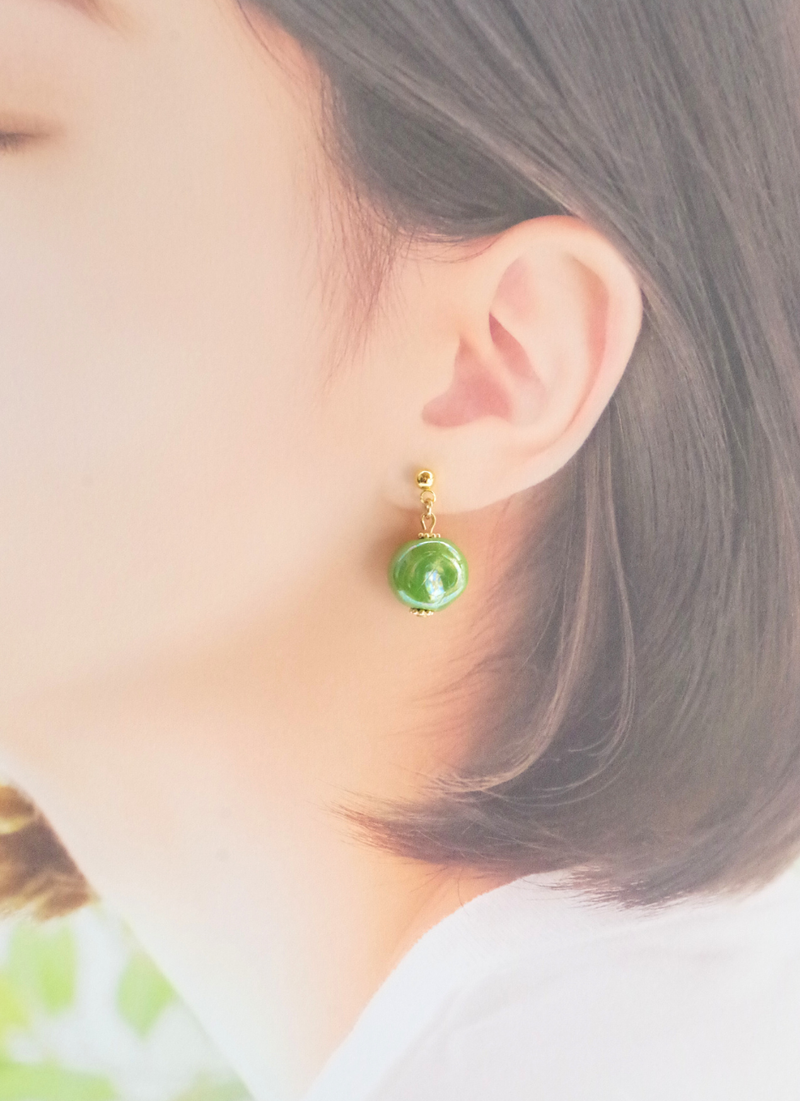 プチラウンドピアス（パール・アップル)