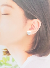 サンカクピアス（ホワイト)