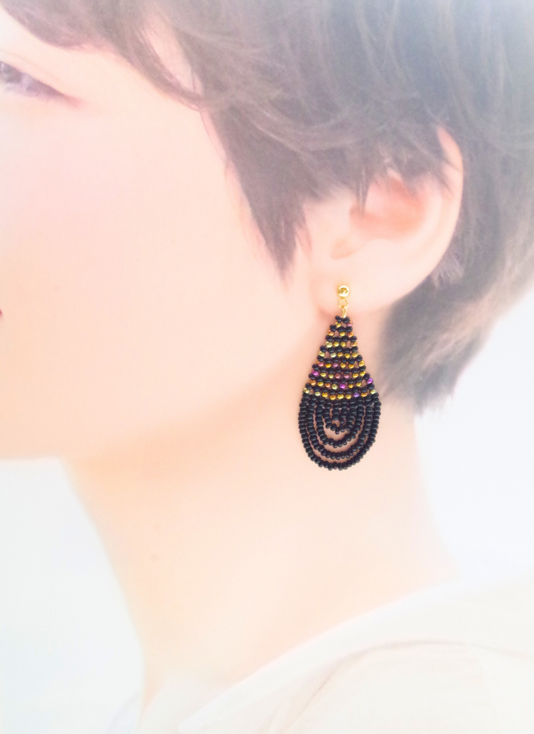クジャクピアス（ブラック）
