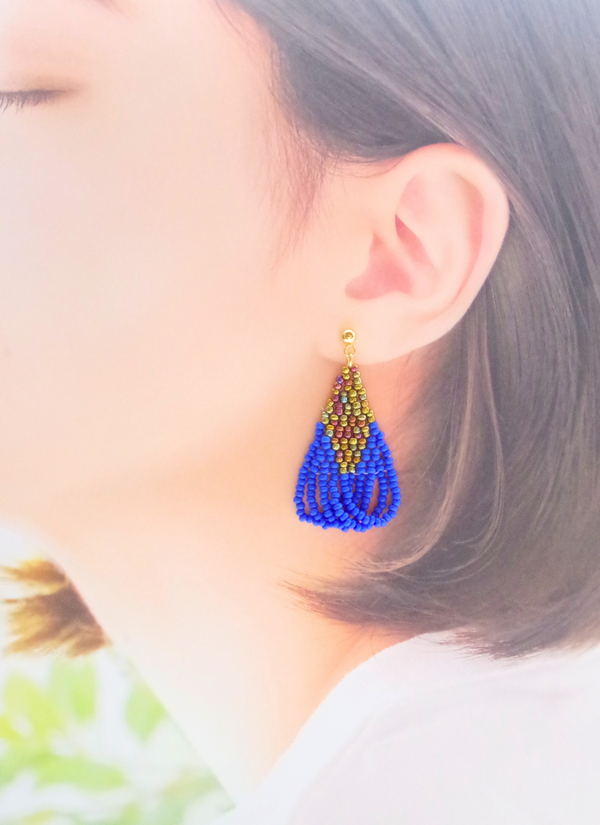 リーフピアス（コーンフラワーブルー)