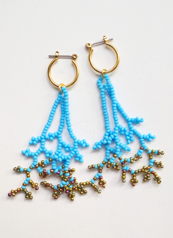 サンゴピアス（ターコイズブルー)