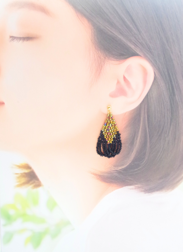 リーフピアス（ブラック)