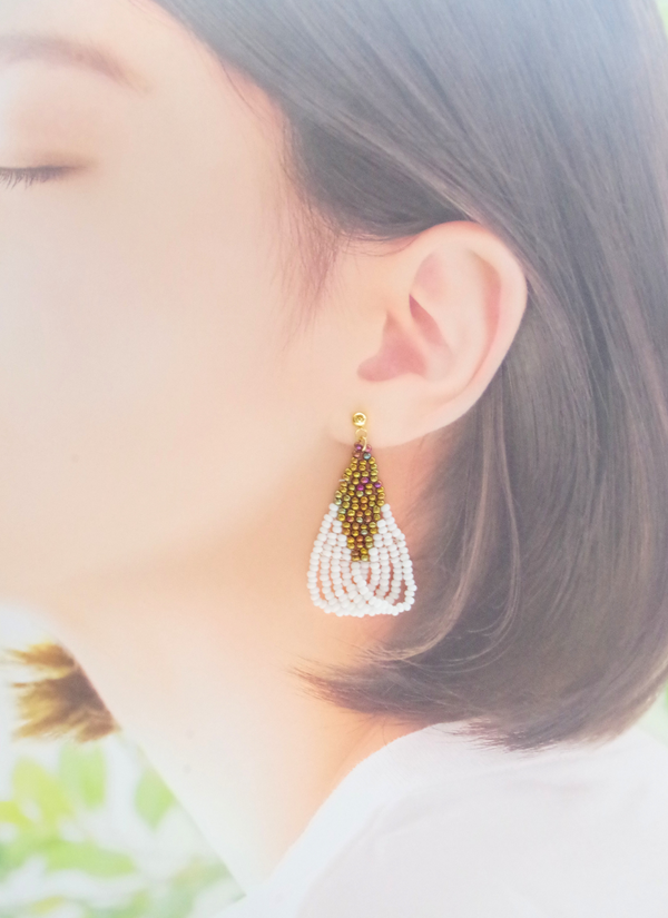 リーフピアス（ホワイト）