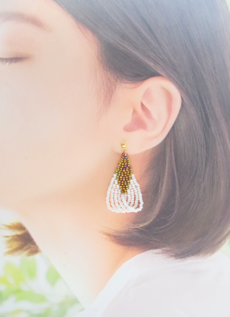 リーフピアス（ホワイト）