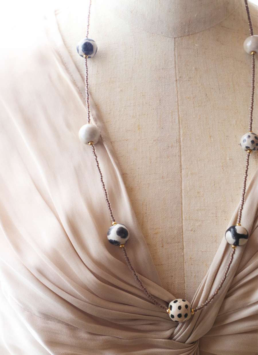 ミックスビーズネックレス（ラベンダー×マットホワイト＆ブラック