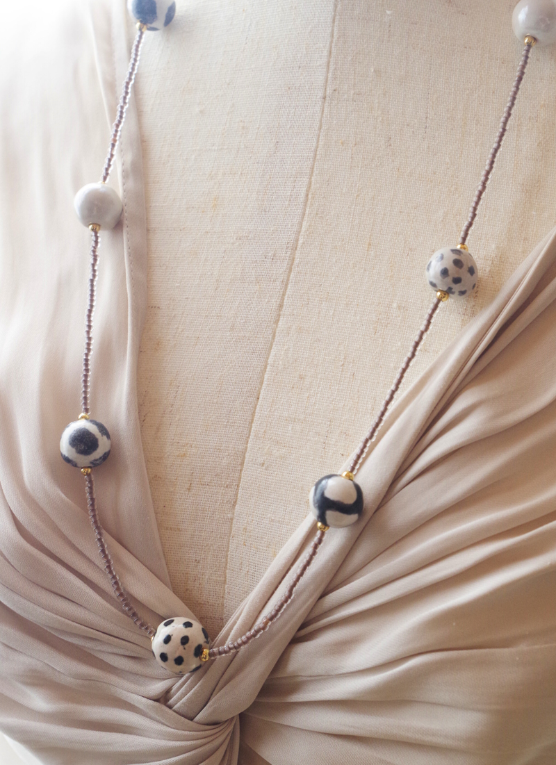 ミックスビーズネックレス（ラベンダー×マットホワイト＆ブラック