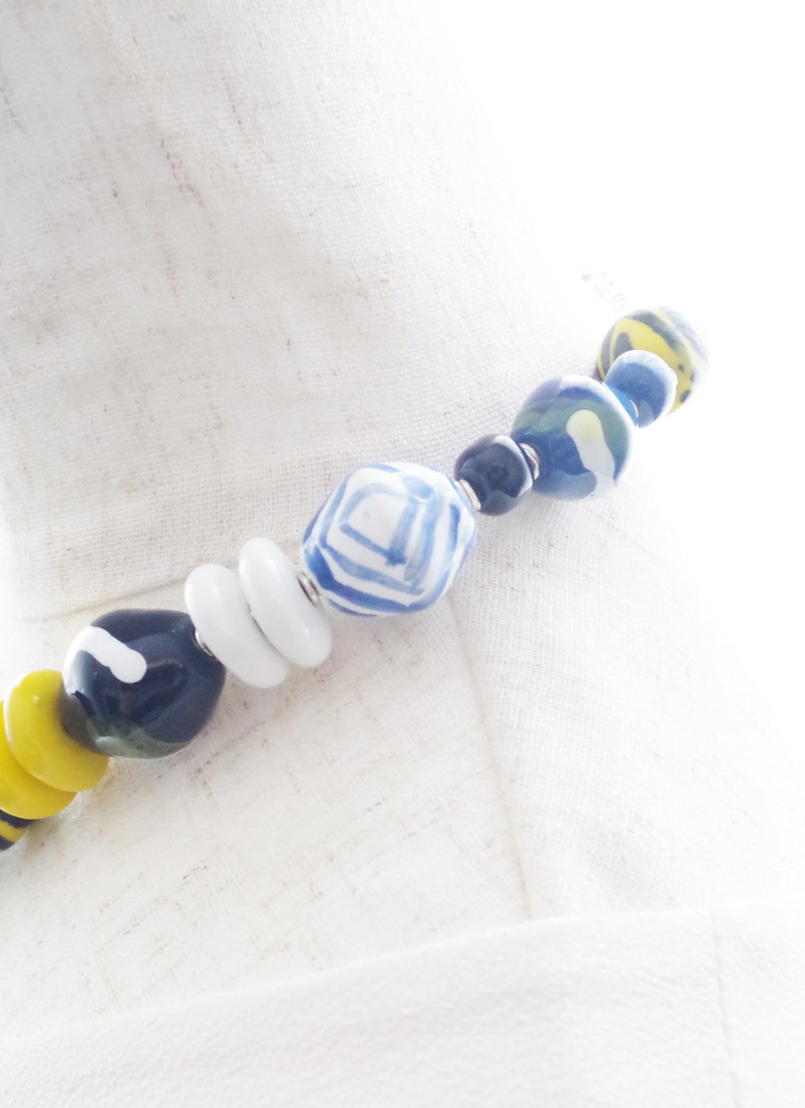 ミックスビーズネックレス（ブルー・イエロー＆白MIX） – Chuui