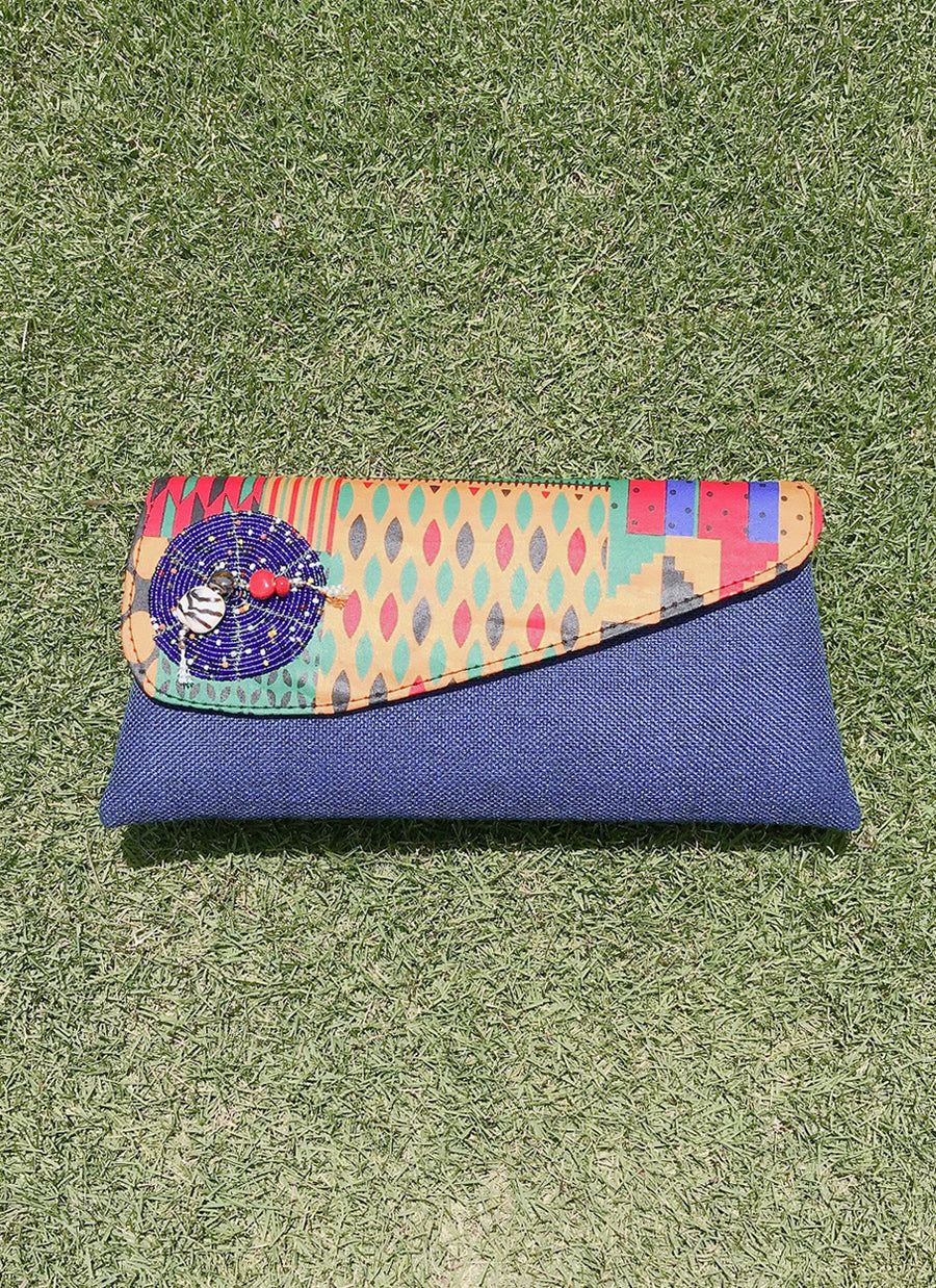 骨董陶器の＊藍が美しい＊バッグチャーム 陶器チャーム付きクラッチバッグI（アフリカンポップ） – Chuui